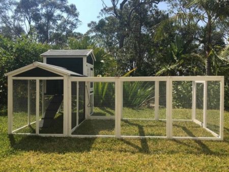 Side view of Mansion hutch and run