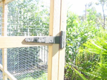 Somerzby large guinea pig hutch run secure locks