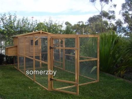 Somerzby manor coop and run with door open