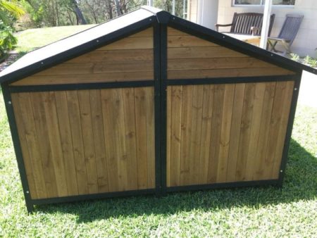 Grand Double dog kennel is sturdy and easy to assemble