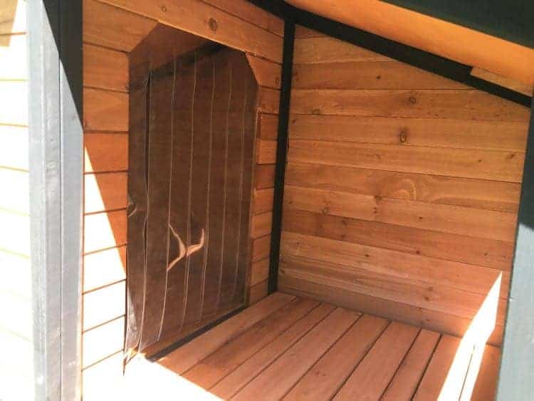This kennel is suitable for suitable for mid-sized dog breeds