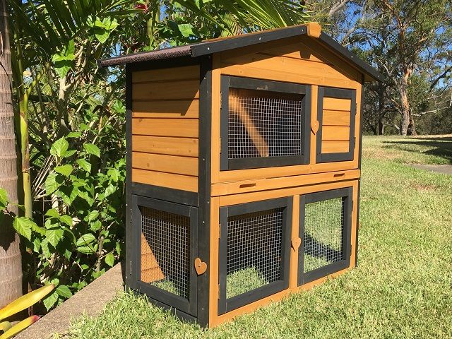 Villa guinea pig hutch black and brown