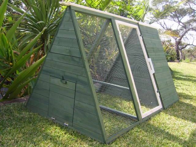Lodge chicken coop for 3-4 Hens