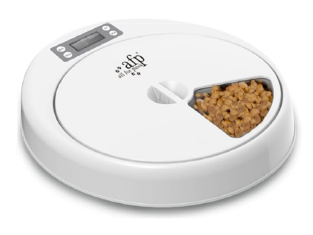 Timed feeder features a built-in timer to help you feed pet up to 5 meals per day